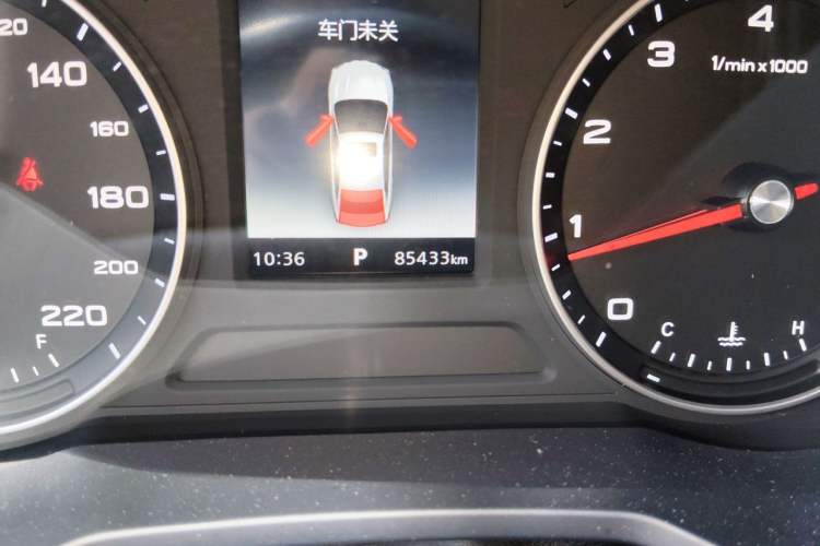 Used Roewe i5 2019 1.5L Automatic 4G Connected Langyue Edition Odometer Close Up