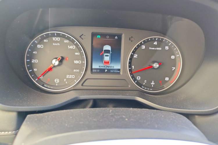 Used Roewe i5 2019 1.5L Automatic 4G Connected Langhao Edition Odometer Close Up
