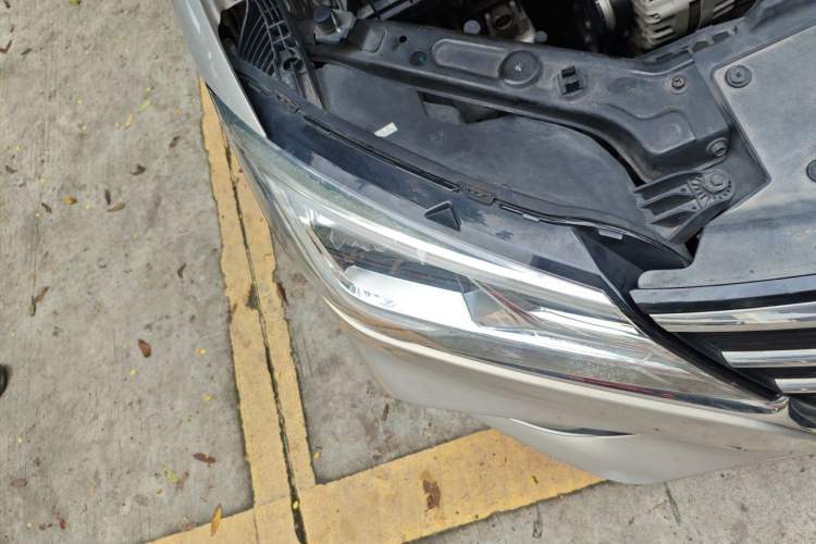 Used Roewe i5 2019 1.5L Automatic 4G Connected Langhao Edition Right Front Headlight