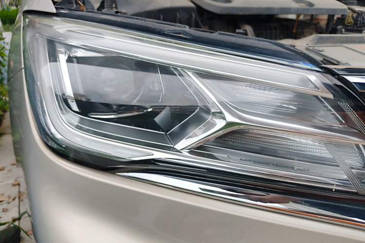 Used Roewe i5 2019 1.5L Automatic 4G Connected Langhao Edition Right Front Headlight
