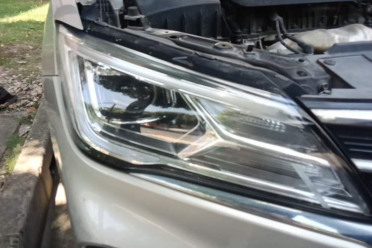 Used Roewe i5 2019 1.5L Automatic 4G Connected Linghao Flagship Edition Right Front Headlight