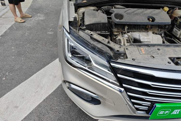 Used Roewe i5 2019 1.5L Automatic 4G Connected Langhao Edition Right Front Headlight