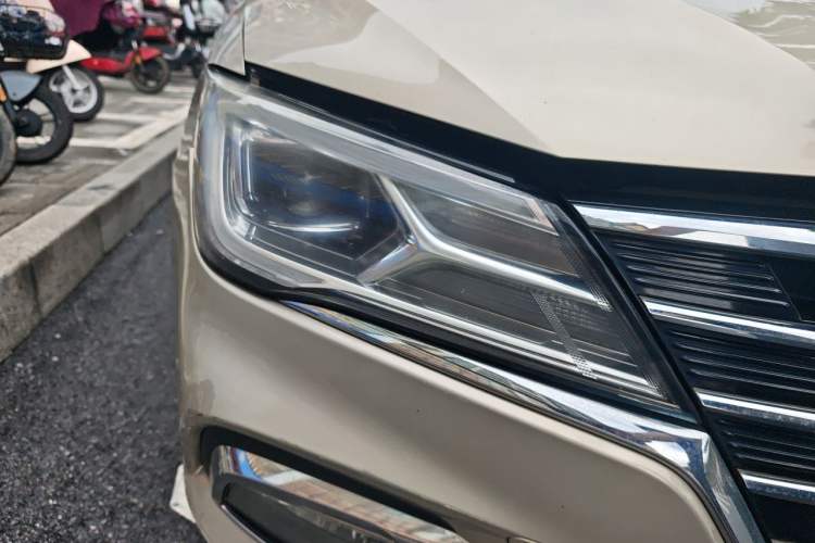 Used Roewe i5 2019 1.5L Automatic 4G Connected Linghao Flagship Edition Right Front Headlight