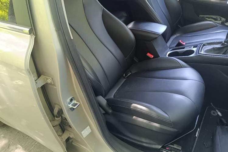 Used Roewe i5 2019 1.5L Automatic 4G Connected Langhao Edition Right Front Seat