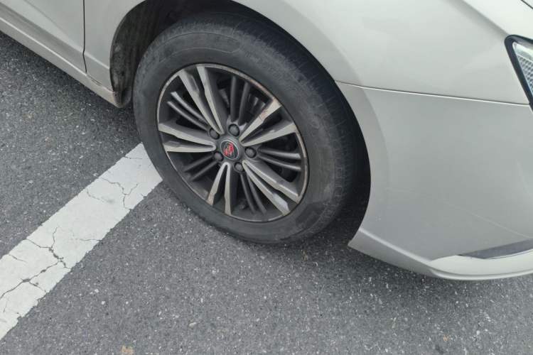 Used Roewe i5 2019 1.5L Manual 4G Connectable Langhao Edition Right Front Wheel Hub
