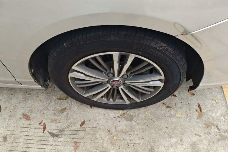 Used Roewe i5 2019 1.5L Automatic 4G Connected Langhao Edition Right Front Wheel Hub