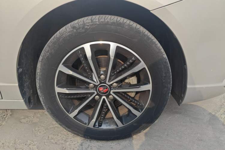 Used Roewe i5 2019 20T Automatic 4G Connect Luxury Flagship Edition Right Front Wheel Hub