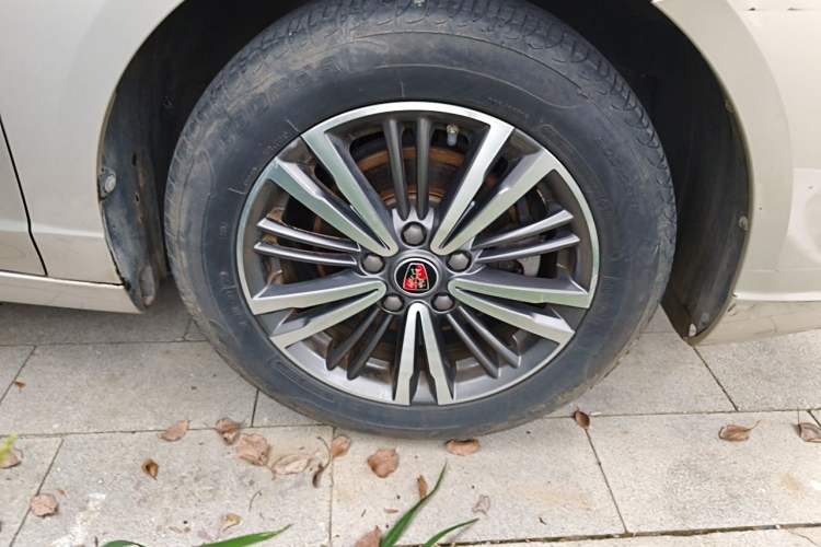 Used Roewe i5 2019 1.5L Automatic 4G Connected Langhao Edition Right Front Wheel Hub