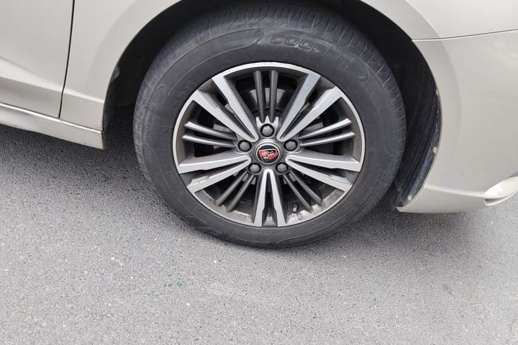 Used Roewe i5 2019 1.5L Manual 4G Connectable Langhao Edition Right Front Wheel Hub