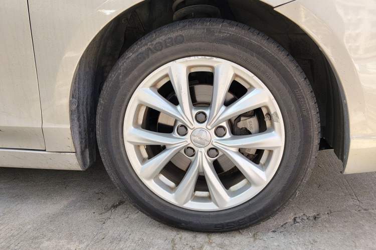 Used Roewe i5 2019 1.5L Automatic 4G Connected Langyue Edition Right Front Wheel Hub