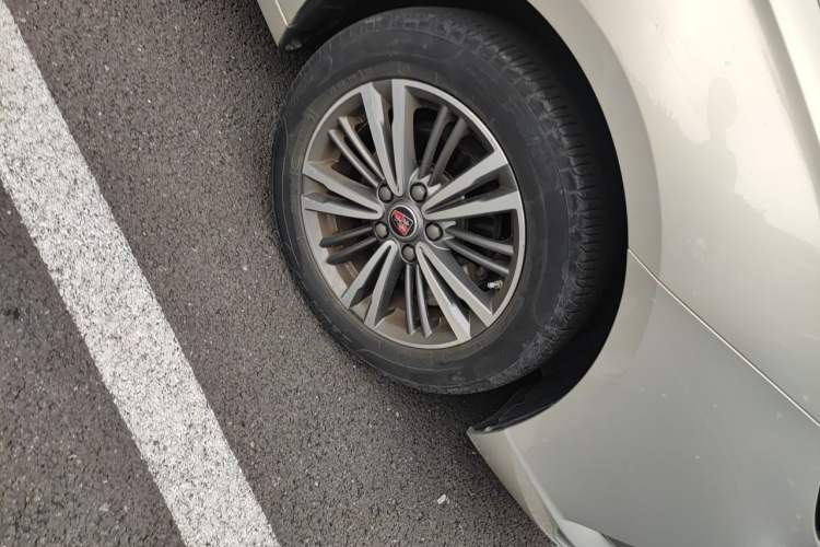 Used Roewe i5 2019 1.5L Automatic 4G Connected Langhao Edition Right Front Wheel Hub