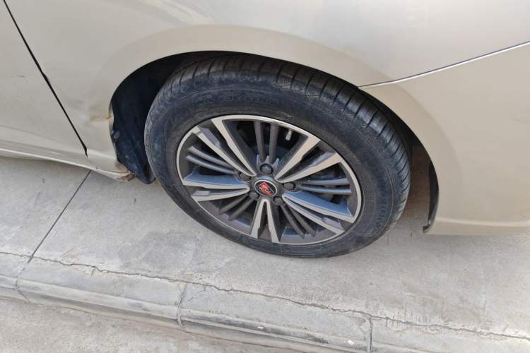 Used Roewe i5 2019 1.5L Automatic 4G Connected Langhao Edition Right Front Wheel Hub