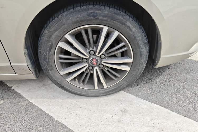 Used Roewe i5 2019 1.5L Automatic 4G Connected Langhao Edition Right Front Wheel Hub