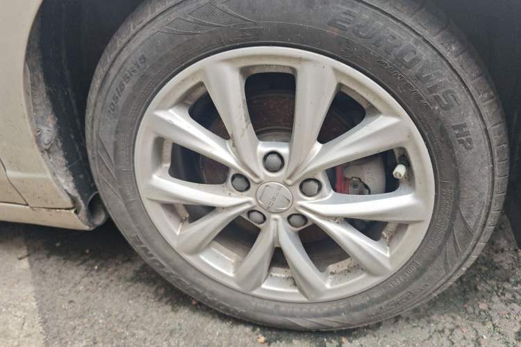 Used Roewe i5 2019 1.5L Manual 4G Connected Langyue Edition Right Front Wheel Hub