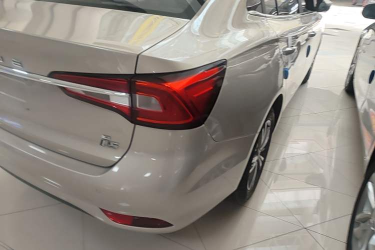 Used Roewe i5 2019 1.5L Manual 4G Connect Leehao Flagship Edition Right Rear Taillight