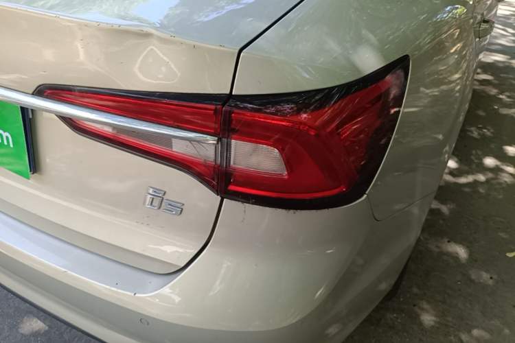 Used Roewe i5 2019 1.5L Automatic 4G Connected Langhao Edition Right Rear Taillight