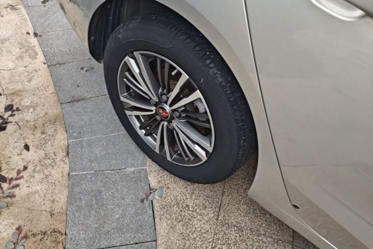 Used Roewe i5 2019 1.5L Manual 4G Connectable Langhao Edition Right Rear Wheel Hub