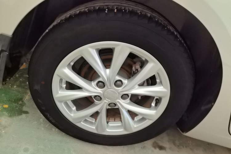 Used Roewe i5 2019 1.5L Automatic 4G Connected Langyue Edition Right Rear Wheel Hub