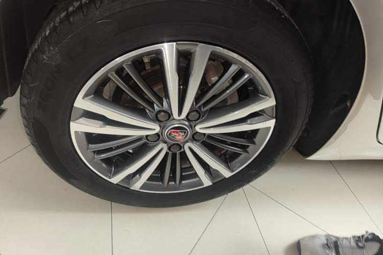Used Roewe i5 2019 1.5L Manual 4G Connect Leehao Flagship Edition Right Rear Wheel Hub