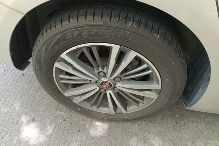 Used Roewe i5 2019 1.5L Automatic 4G Connected Langhao Edition Right Rear Wheel Hub