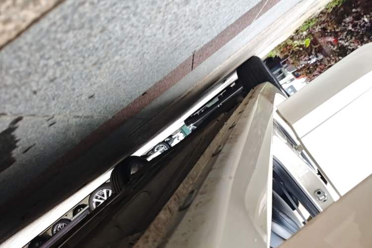 Used Roewe i5 2019 1.5L Manual 4G Connectable Langhao Edition Right Side Sill