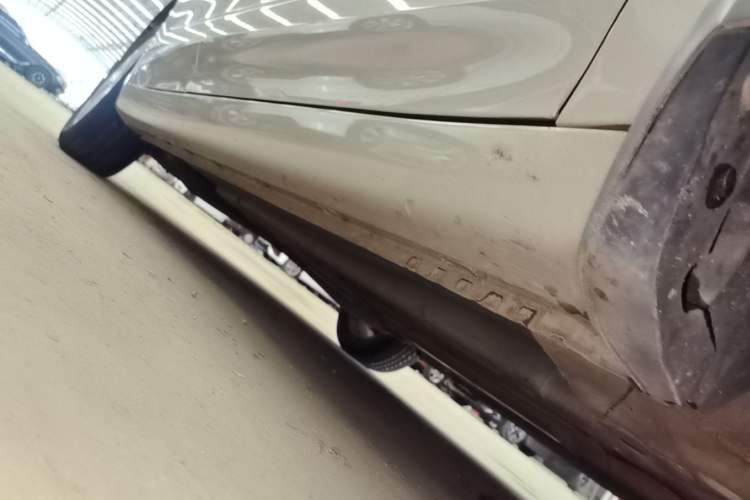 Used Roewe i5 2019 1.5L Automatic 4G Connected Langyue Edition Right Side Sill