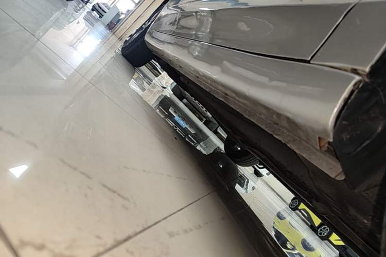 Used Roewe i5 2019 1.5L Manual 4G Connect Leehao Flagship Edition Right Side Sill