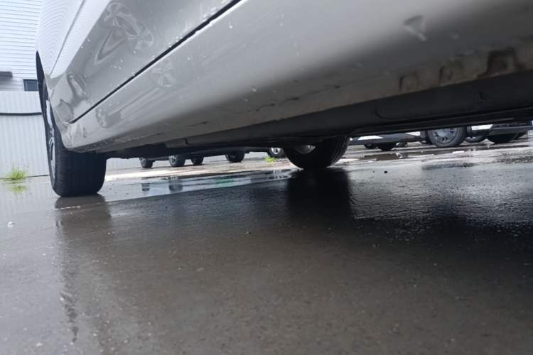 Used Roewe i5 2019 1.5L Automatic 4G Connected Langhao Edition Right Side Sill