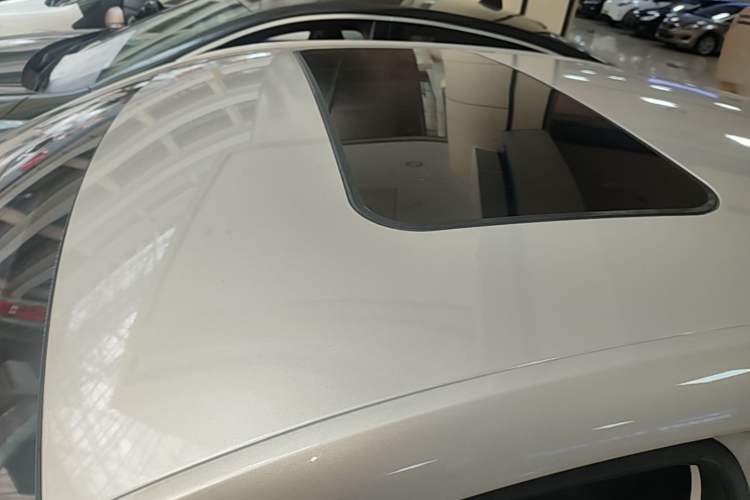 Used Roewe i5 2019 1.5L Manual 4G Connect Leehao Flagship Edition Roof