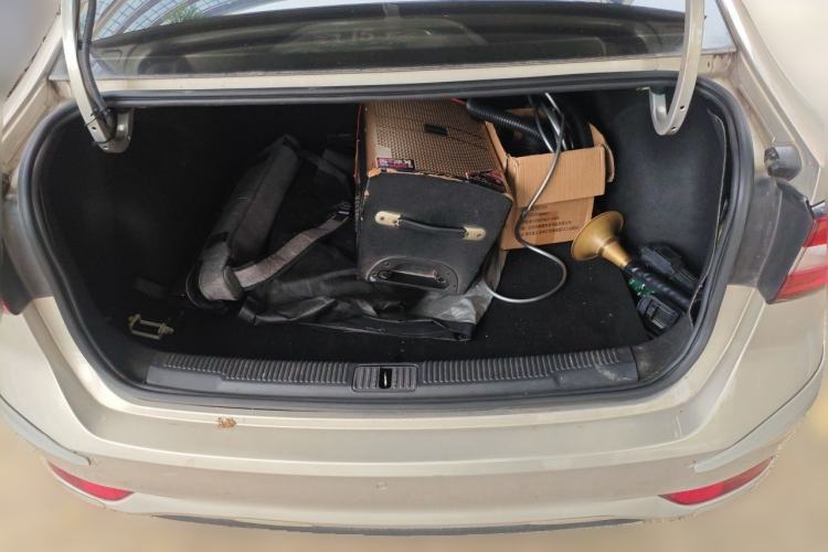 Used Roewe i5 2019 1.5L Automatic 4G Connected Langhao Edition Trunk