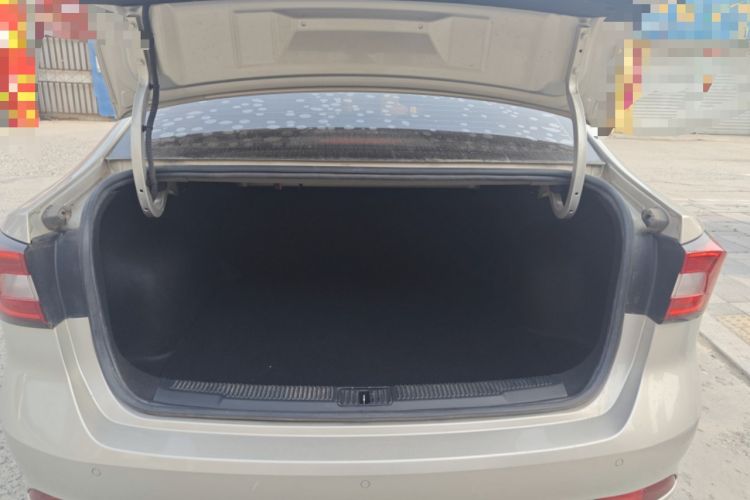 Used Roewe i5 2019 20T Automatic 4G Connect Luxury Flagship Edition Trunk