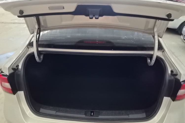 Used Roewe i5 2019 1.5L Automatic 4G Connected Langyue Edition Trunk
