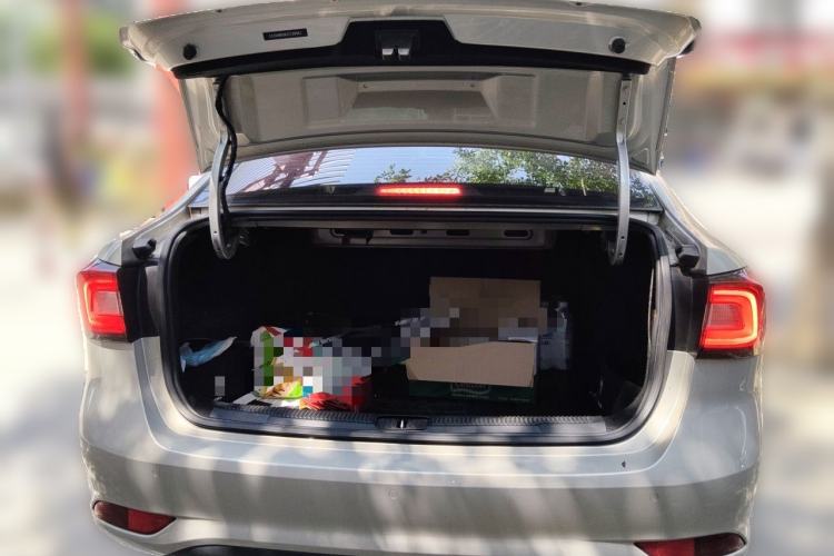 Used Roewe i5 2019 1.5L Automatic 4G Connected Langyue Edition Trunk