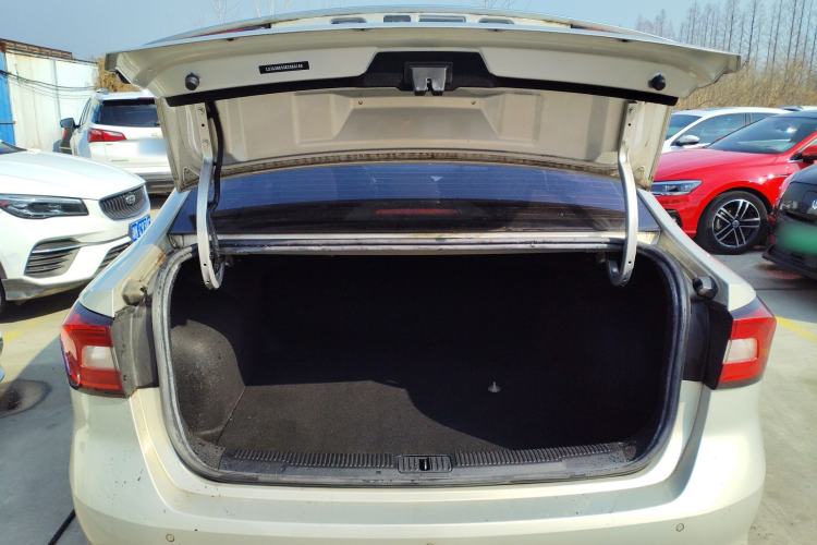 Used Roewe i5 2019 1.5L Automatic 4G Connected Linghao Edition Trunk