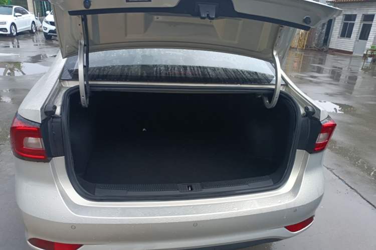 Used Roewe i5 2019 1.5L Automatic 4G Connected Langhao Edition Trunk
