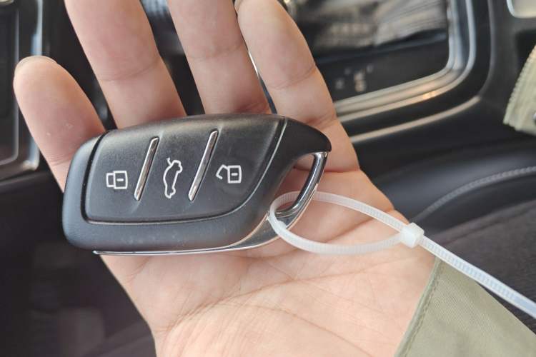 Used Roewe i5 2019 20T Automatic 4G Connect Luxury Flagship Edition Vehicle Key