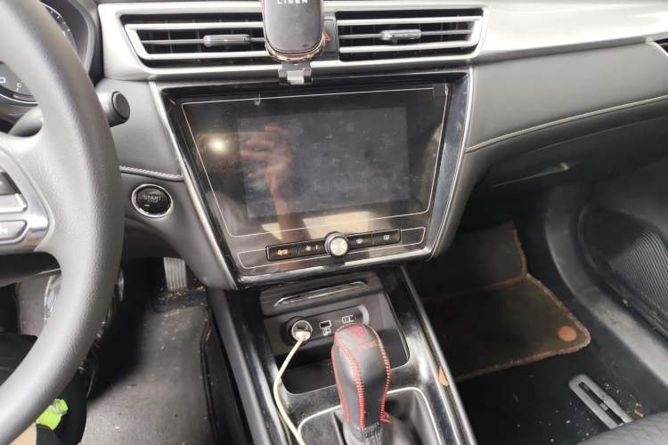 Used Roewe i5 2020 1.5L Automatic 4G Connected Linghao Edition Audio And AC Panel