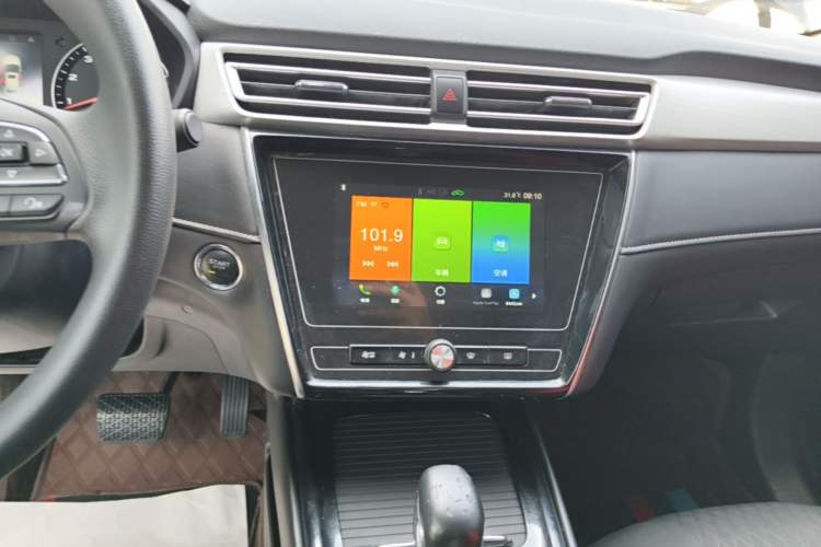 Used Roewe i5 2020 1.5L Automatic 4G Connected Linghao Edition Audio And AC Panel