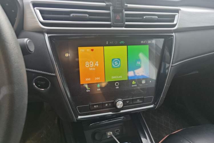 Used Roewe i5 2020 1.5L Automatic 4G Connect Luxury Flagship Edition Audio And AC Panel