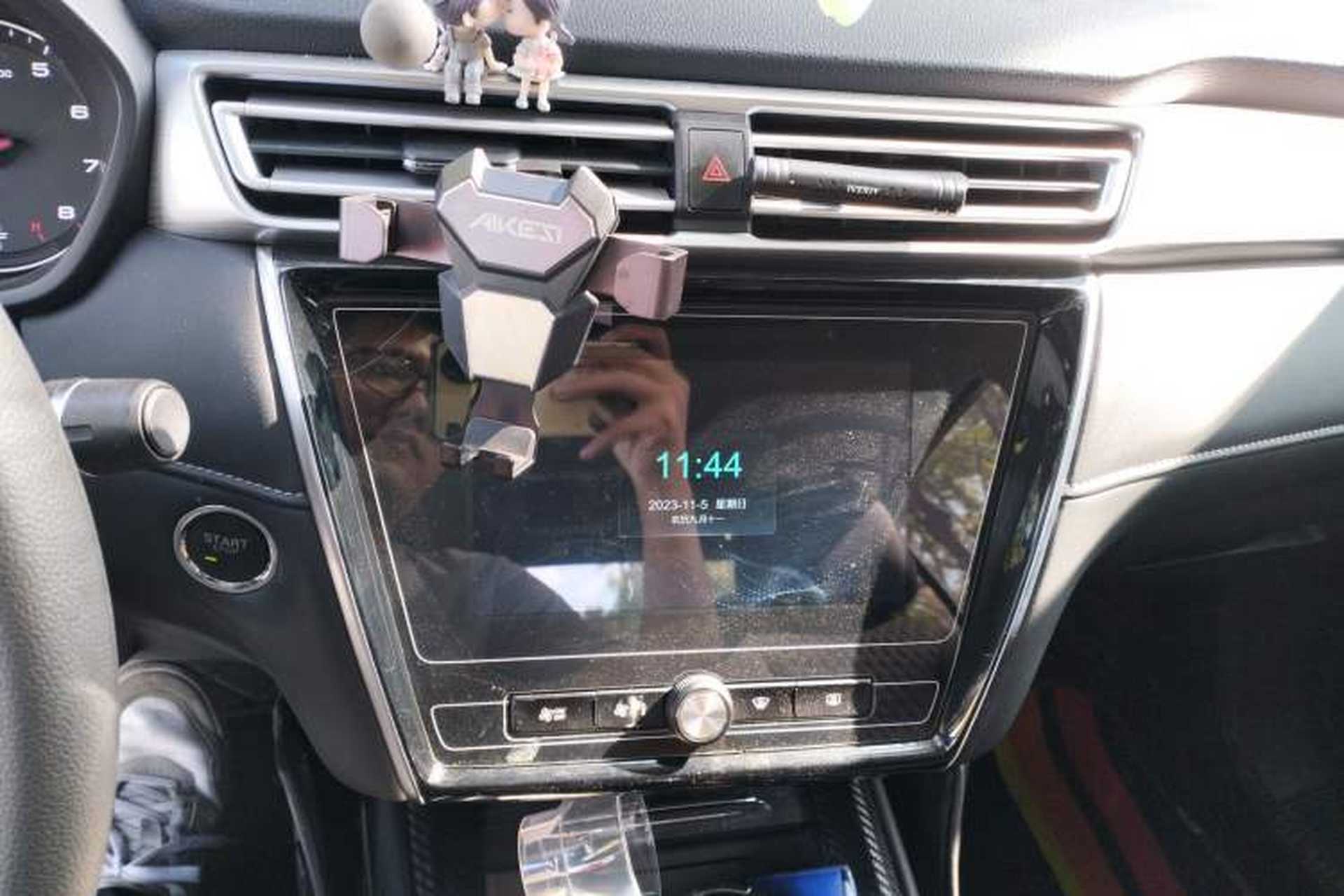 Used Roewe i5 2020 1.5L Automatic 4G Connected Linghao Edition Audio And AC Panel