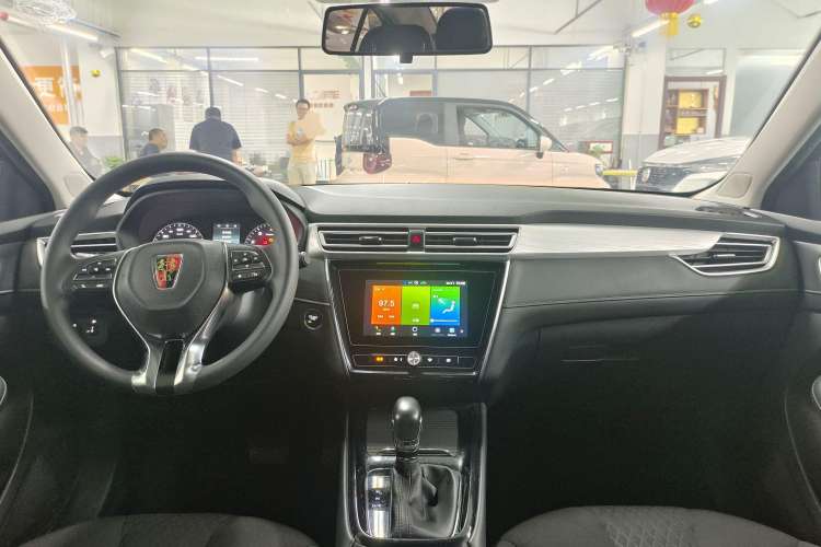 Used Roewe i5 2020 1.5L Automatic 4G Connected Linghao Edition Center Console