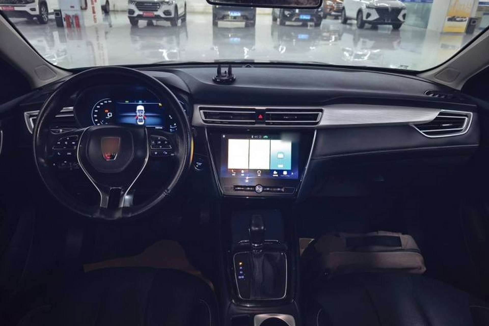 Used Roewe i5 2020 1.5L Automatic 4G Connect Luxury Flagship Edition Center Console