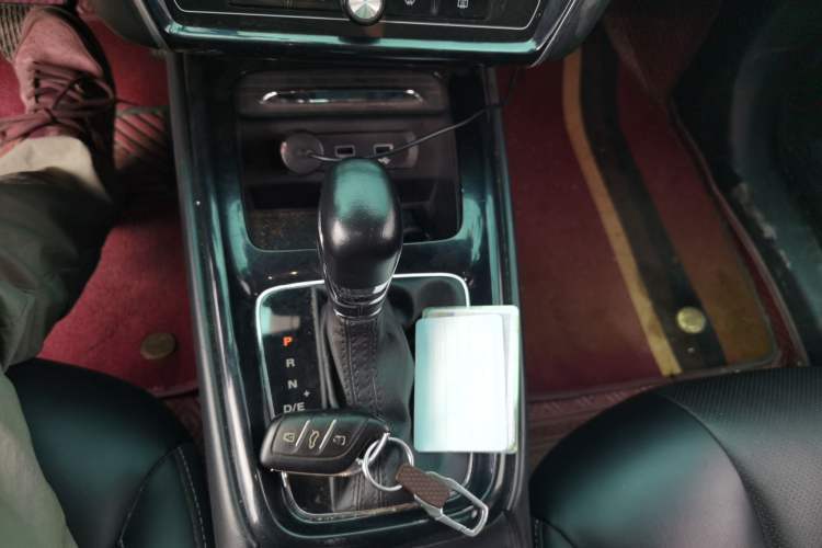 Used Roewe i5 2020 1.5L Automatic 4G Connect Luxury Flagship Edition Gear Lever