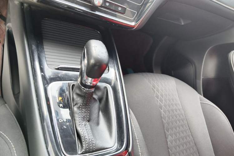 Used Roewe i5 2020 1.5L Automatic 4G Connected Linghao Edition Gear Lever