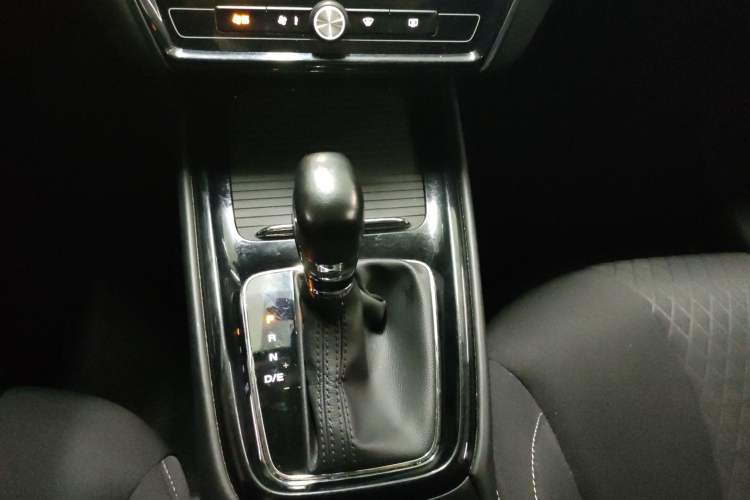 Used Roewe i5 2020 1.5L Automatic 4G Connected Linghao Edition Gear Lever