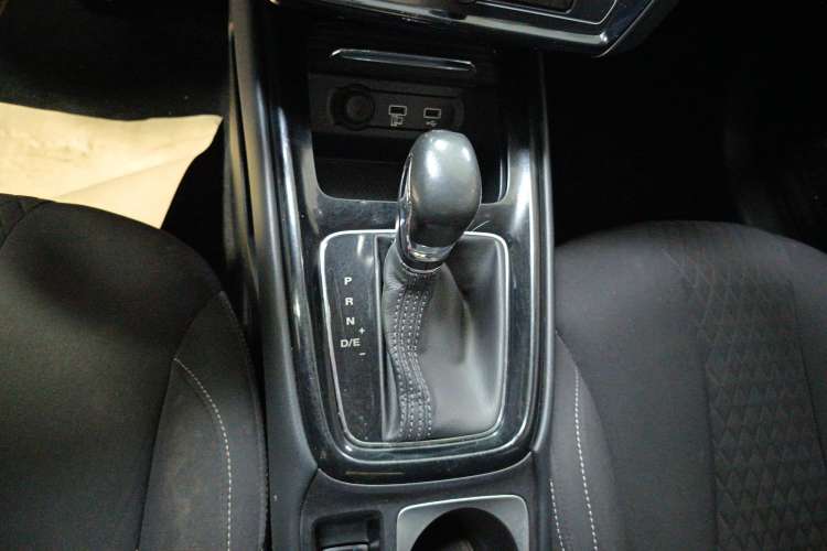 Used Roewe i5 2020 1.5L Automatic 4G Connected Linghao Edition Gear Lever