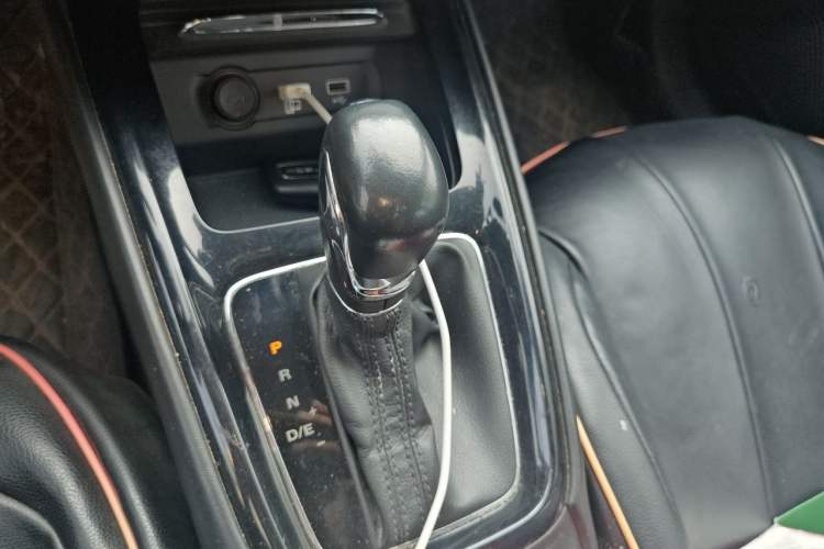 Used Roewe i5 2020 1.5L Automatic 4G Connect Luxury Flagship Edition Gear Lever