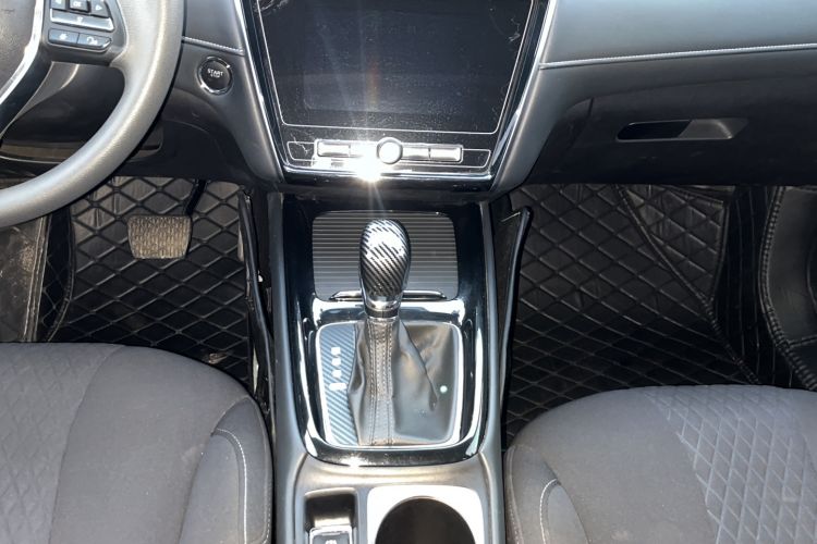 Used Roewe i5 2020 1.5L Automatic 4G Connected Linghao Edition Gear Lever