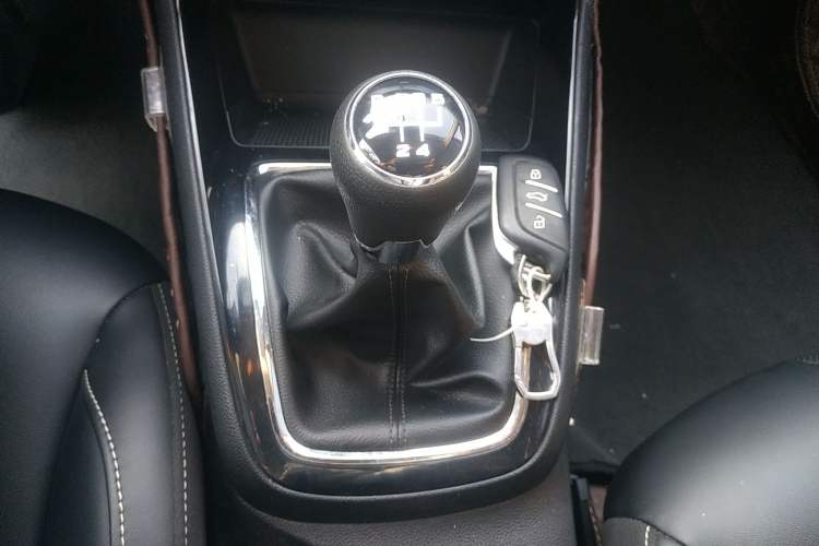 Used Roewe i5 2020 1.5L Manual 4G Connect Leehao Flagship Edition Gear Lever