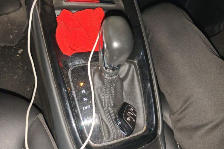 Used Roewe i5 2020 1.5L Automatic 4G Connect Luxury Flagship Edition Gear Lever
